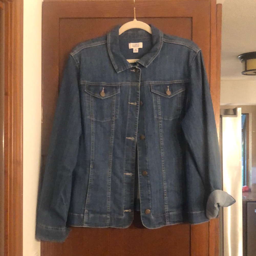Jean Jacket w/stretch. Copper look buttons. Pockets. XXL